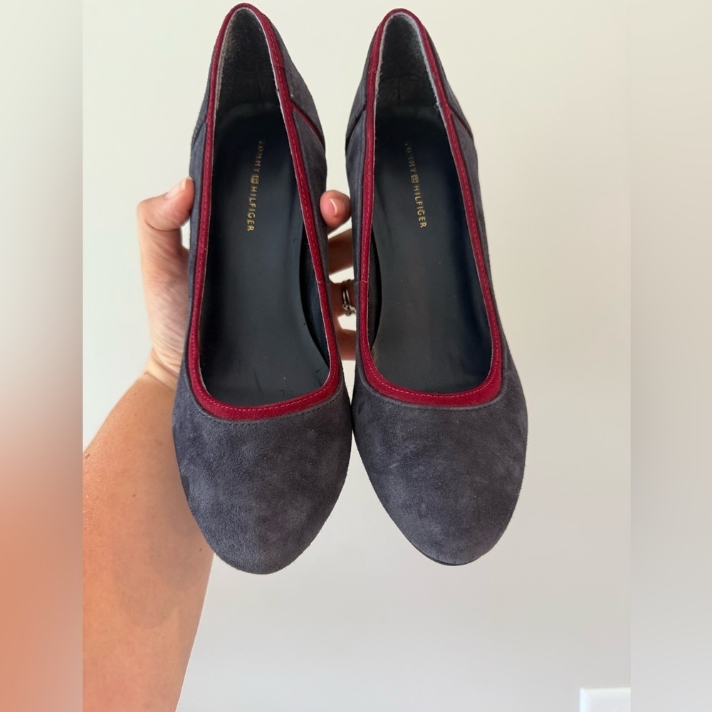Size 7 suede Tommy Hilfiger chunky heel with gold‎ trim